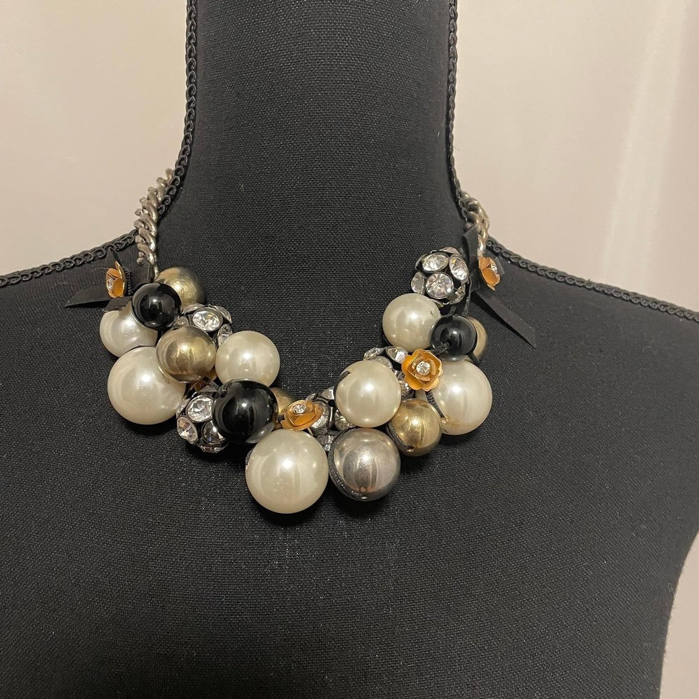 BETSEY JOHNSON White Faux Pearl Black Bow Silver Tone Link Rhinestone Necklace V